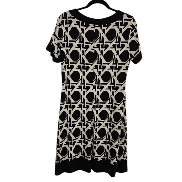 Ronni Nicole Scoop Neck Geometric Black/Cream Print Sheath Stretch Dress size 12 - Picture 2 of 7